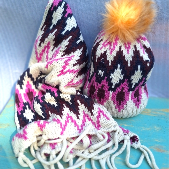 Scarf Hat Set Puff Ball Faux Fur Fringe Tassels Zig Zag Print Pink Knit Long NWT - Picture 10 of 16